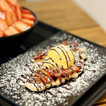Binga Boonga - Strawberry and ice cream croffle - Desserts Near Me - Lake Forest, California