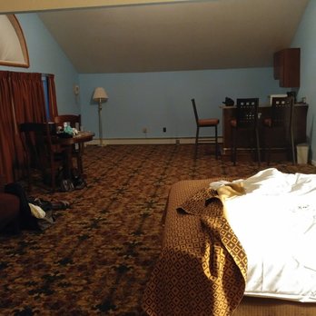 Ramada Inn Waterfront - The only phone is next to the lamp. - Hotels Near Me - Mackinaw City, Michigan