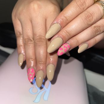 Acryluxxe - Acrylic set with animal print. - Nail Technicians Near Me Acryluxxe - Acrylic set with animal print. - Nail Technicians Near Me