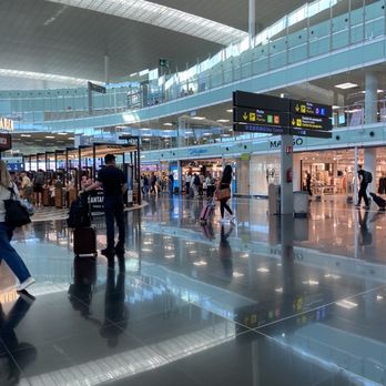 El-Prat Terminal 1 - Mall shopping after customs - Airport Terminals Near Me - El Prat de Llobregat, B