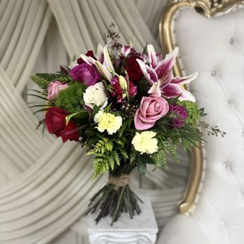 Karen's Flower Boutique - Ramo de flores - Florists Near Me - La Puente, California Karen's Flower Boutique - Ramo de flores - Florists Near Me - La Puente, California
