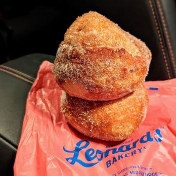 Leonard's Bakery - Guava & Macadamia Nut Filled Malasadas | Instagram: @telephonesmoothie - Bakeries Near Me - Honolulu, Hawaii Leonard's Bakery - Guava & Macadamia Nut Filled Malasadas | Instagram: @telephonesmoothie - Bakeries Near Me - Honolulu, Hawaii