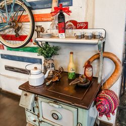 El Lugar de Nos - Inside restaurant decor