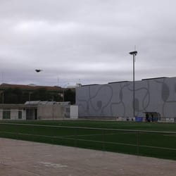 Camp de Futbol Malilla - Al lado del polideportivo, a la izquierda los vestuarios.