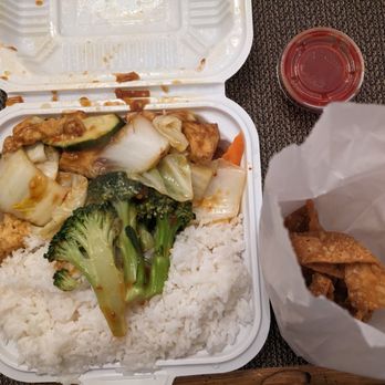 Jade China - Rice plate with white rice and fried wontons, veg tofu with garlic sauce - Chinese Near Me - San Jose, California Jade China - Rice plate with white rice and fried wontons, veg tofu with garlic sauce - Chinese Near Me - San Jose, California