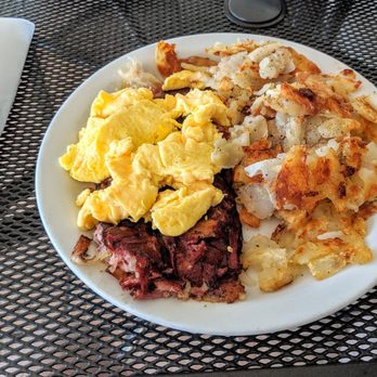 Max's Table - Corned beef hash, home fries and eggs - Breakfast & Brunch Near Me - Osprey, Florida Max's Table - Corned beef hash, home fries and eggs - Breakfast & Brunch Near Me - Osprey, Florida