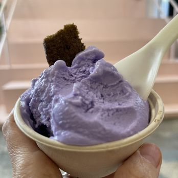 Dasher & Crank - Vegan Ube Ice Cream w/ a Vegan Matcha Cookie (cookie was terrible) - Ice Cream & Frozen Yogurt Near Me - Miami, Florida Dasher & Crank - Vegan Ube Ice Cream w/ a Vegan Matcha Cookie (cookie was terrible) - Ice Cream & Frozen Yogurt Near Me - Miami, Florida