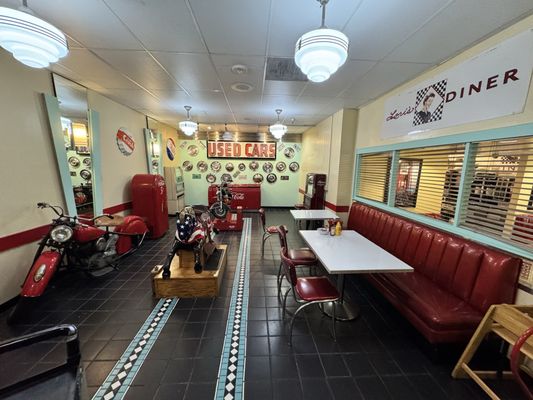 Lori's Diner by null