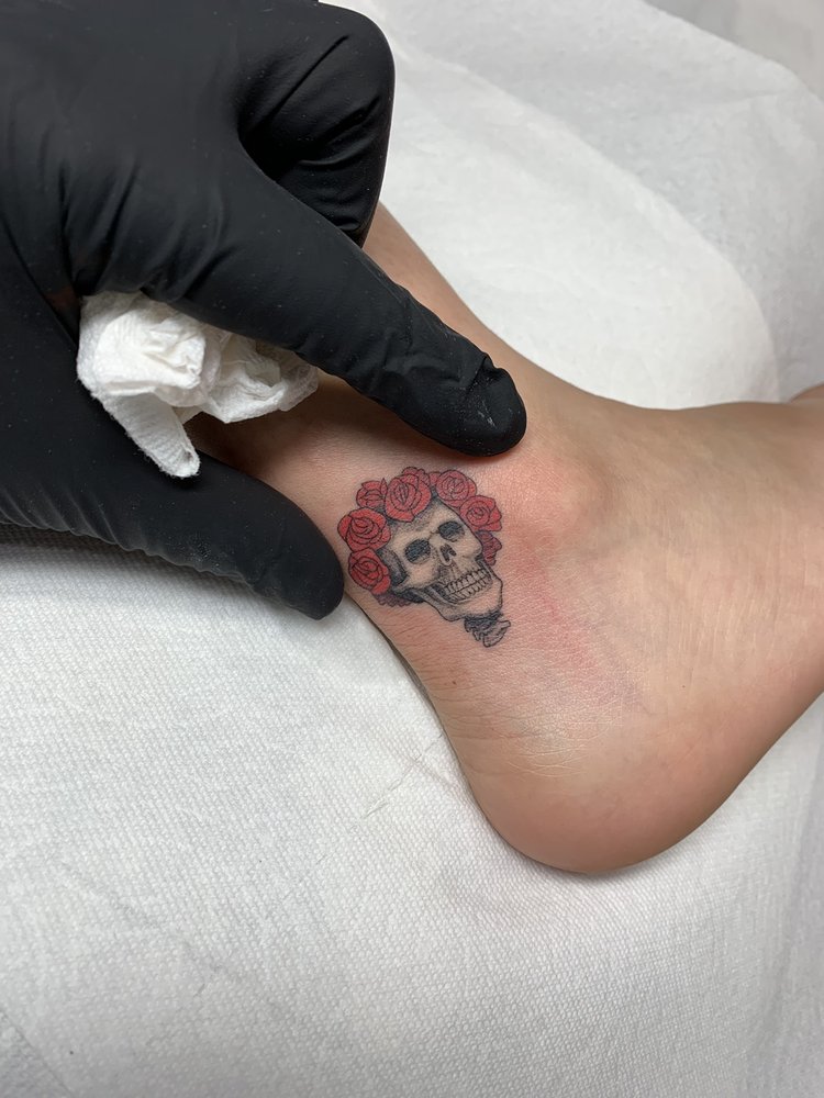 Six Claws Tattoo by Tee Logo