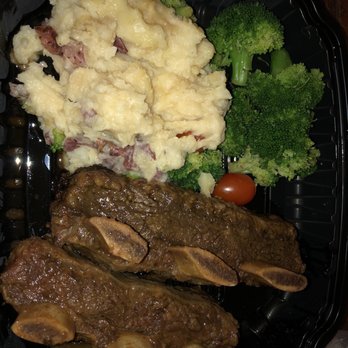 Obsidian Dining Room - Bison short ribs with mashed potatoes and veggies - American Near Me - Yellowstone National Park, Wyoming Obsidian Dining Room - Bison short ribs with mashed potatoes and veggies - American Near Me - Yellowstone National Park, Wyoming