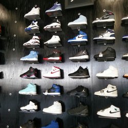 Mr. Alan's - Nice selection of shoes