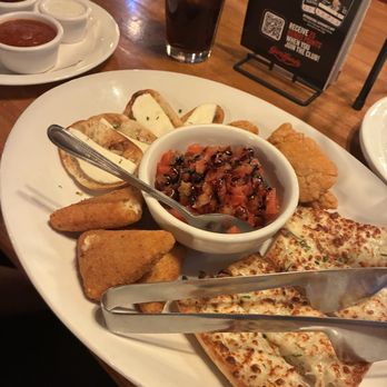 Giordano's - Bruschetta, Boneless Chicken Nuggets and your choice of Buffalo or BBQ sauce, Mozzarella Triangles served with house-made marinara sauce - Salad Near Me - Las Vegas, Nevada Giordano's - Bruschetta, Boneless Chicken Nuggets and your choice of Buffalo or BBQ sauce, Mozzarella Triangles served with house-made marinara sauce - Salad Near Me - Las Vegas, Nevada