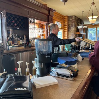 Overlander Mountain Lodge - Bar. - Hotels Near Me - Hinton, Alberta