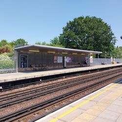 Ruislip Manor  - Platform