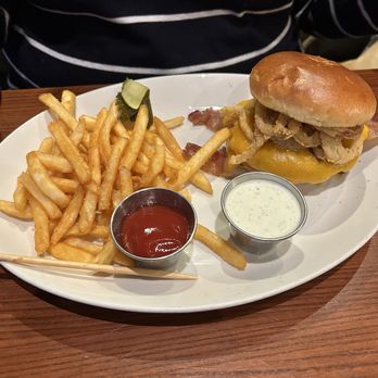 Houlihan's - Kansas City Burger - New American Near Me - Springfield, Missouri Houlihan's - Kansas City Burger - New American Near Me - Springfield, Missouri