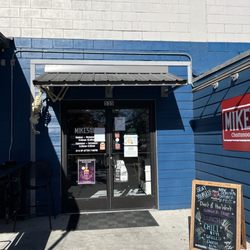 Mike's Hole In The Wall - Outside