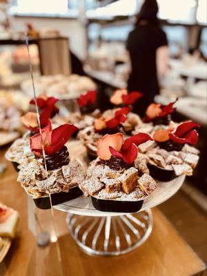 Extraordinary Desserts by null