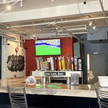 Pizza e Birra - Bar seating and healthy selection of taps - Pizza Near Me - San Diego, California Pizza e Birra - Bar seating and healthy selection of taps - Pizza Near Me - San Diego, California