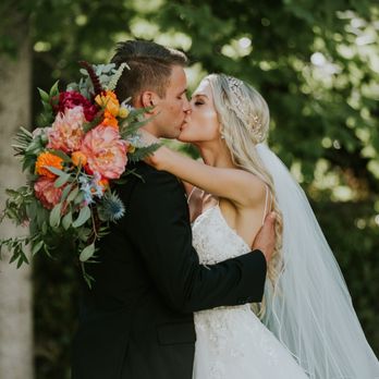 Couture Weddings by Dottie - Florists Near Me - Diamond Springs, California Couture Weddings by Dottie - Florists Near Me - Diamond Springs, California