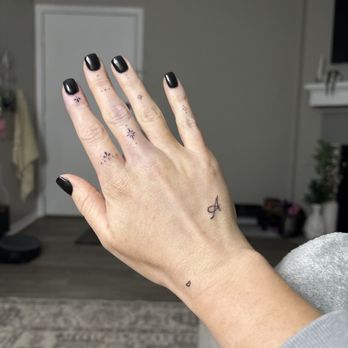 The Paper Lantern - finger/hand tattoo - Tattoo Near Me - Ann Arbor, Michigan