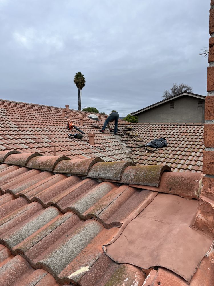 Slide of GT Roofing Services