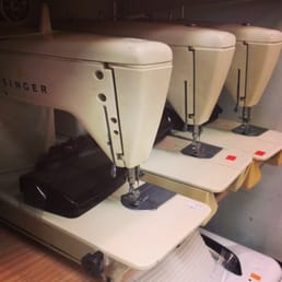 Singer sewing machines. In METAL. Now THAT's solid machinery. I hope they found loving homes!!!