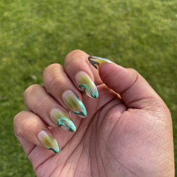 Luna Nails Bar - Nail Salons Near Me - Bellflower, California