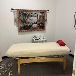 Fair Oaks Chiropractic - Adjustment table