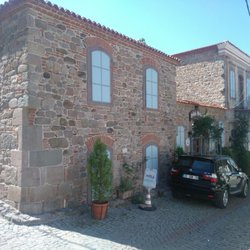 Hera Hotel