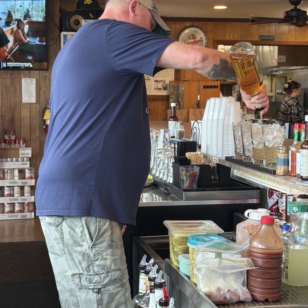 Bill's Boat Landing - Scott will make you feel at home. - Burgers Near Me - Clayton, Iowa