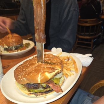 JP's Hy Iu Hee Hee - Hy Iu burger - Pizza Near Me - Gig Harbor, Washington