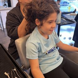 Felicia explaining to Zya how it'll look if it's short.