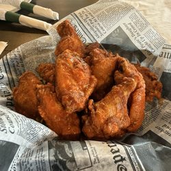 Trappers Sports Bar & Grill - Jumbo Naked Wings.