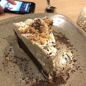 Moku Kitchen - Chocolate macadamia nut cream pie - Cocktail Bars Near Me - Honolulu, Hawaii