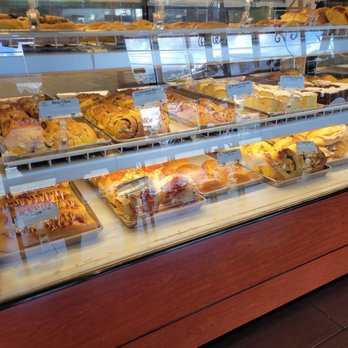 Liliha Bakery - Display case - Bakeries Near Me - Honolulu, Hawaii