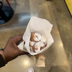 Deddle's Mini Donuts - Powdered Sugar Donuts
