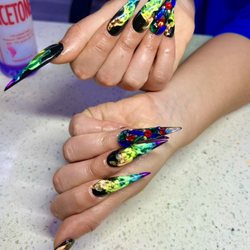 iNails and Spa - Nails by Lucas
