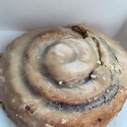 Lynnmark Mercantile - Cinnamon roll