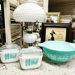 TipTop Variety Shoppe - VINTAGE PYREX
