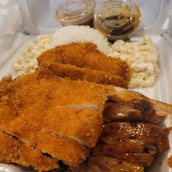 Lolo Hawiian BBQ - Katsu chicken, teriyaki chicken, and teriyaki steak underneath. With mac salad and rice.