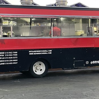 Besthibachi - Cooks doing nothing while I waited for my food to b cooked - Food Trucks Near Me - San Jose, California