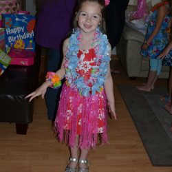 Glitzy Girlz - Lovely Luau Hawaiian Party!