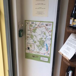 La Fromagerie Saint-Honoré - Wonderful wine and cheese shop!!