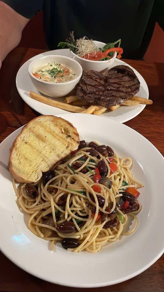 RATTLE & HUM 27 Photos & 28 Reviews Burgers 38 Macrossan St, Port