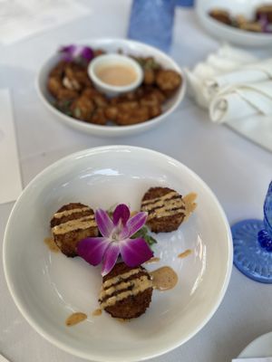 Cafe Wisteria by null