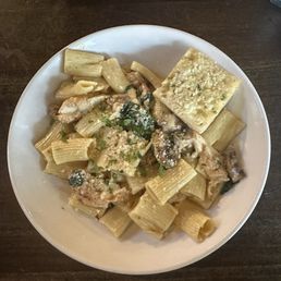 Chicken Rigatoni Alfredo Chicken Rigatoni Alfredo