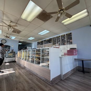 Vasy's Donut Shop - Inside - Donuts Near Me - Fremont, California