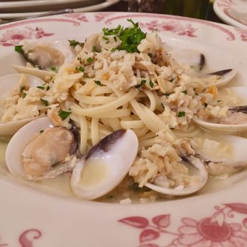 Sortino's Italian Kitchen - Linguine with white clam sauce. - Italian Near Me - Pocono Summit, Pennsylvania Sortino's Italian Kitchen - Linguine with white clam sauce. - Italian Near Me - Pocono Summit, Pennsylvania