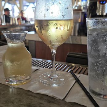 The Berkeley Boathouse - Cambria Chardonnay, Soda Water - Seafood Near Me - Berkeley, California