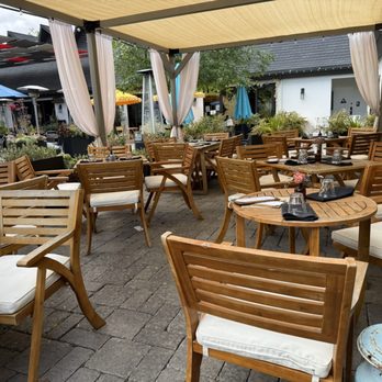 Cailloux Cheese Shop - Exterior patio dining - Cheese Shops Near Me - Solvang, California